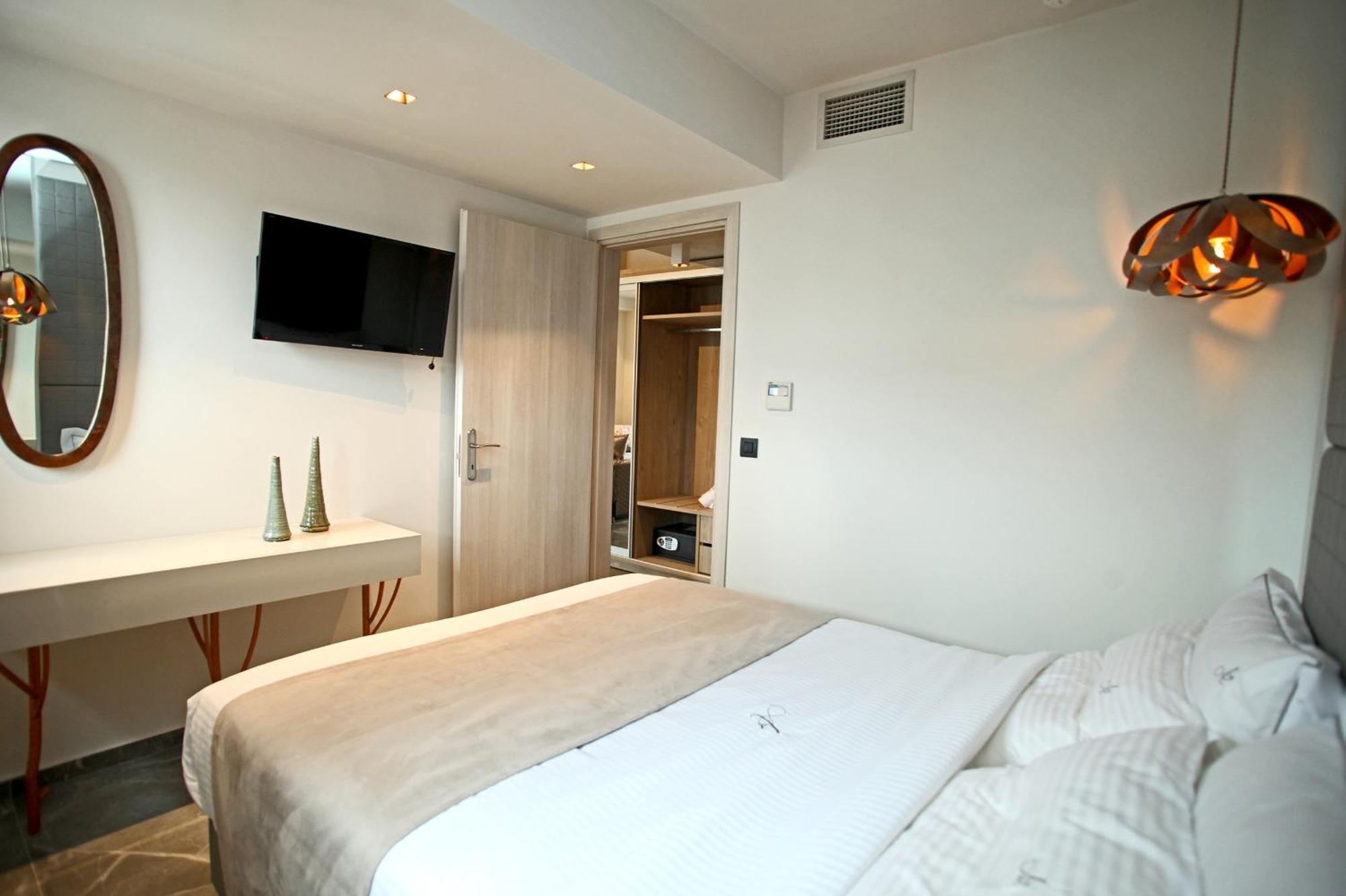 Athinais Luxury Apartments Hanioti Exterior photo