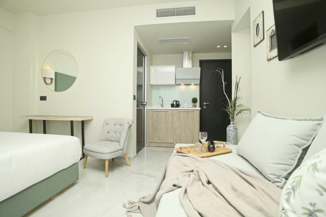 Athinais Luxury Apartments Hanioti Exterior photo
